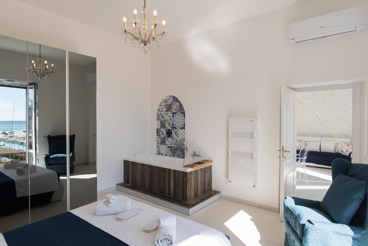 Relais Mareluna - Luxury Apartments Salerno Ngoại thất bức ảnh